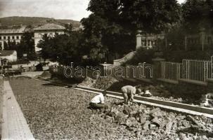 cca 1928 Budapest, Tabán, 2 db szabadon felhasználható vintage negatív + 1 db mai nagyítás, 18x25 cm