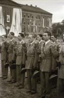 1948. augusztus 20., Katonatisztek avatása a Kossuth Akadémia előtt, főtisztek jelenléte, fegyverzet...
