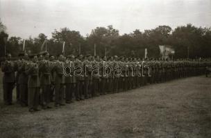 1948. augusztus 20., Katonatisztek avatása a Kossuth Akadémia előtt, főtisztek jelenléte, fegyverzet...