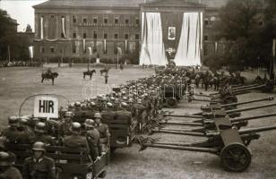 1948. augusztus 20., Katonatisztek avatása a Kossuth Akadémia előtt, főtisztek jelenléte, fegyverzet...