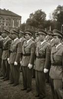 1948. augusztus 20., Katonatisztek avatása a Kossuth Akadémia előtt, főtisztek jelenléte, fegyverzet...