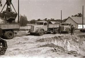 cca 1948 Teherautók tétele, 12 db vintage negatív Rózsa György (?-?) budapesti fotóriporter hagyaték...
