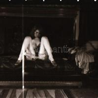 cca 1972 Erotikus és pornográf fotónegatívok, 24 felvétel 4 tekercsen, 5,5x5,5 cm