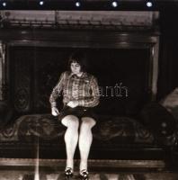 cca 1972 Erotikus és pornográf fotónegatívok, 24 felvétel 4 tekercsen, 5,5x5,5 cm