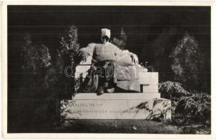 Budapest - 9 db régi városképes lap: köztéri szobrok