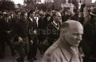cca 1948 Trugli Pál (?-?) motorversenyző temetése, koporsóját oldalkocsis motorkerékpáron szállítják...