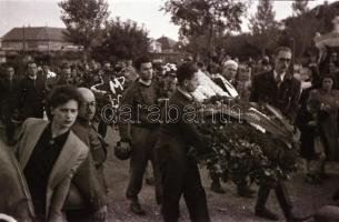 cca 1948 Trugli Pál (?-?) motorversenyző temetése, koporsóját oldalkocsis motorkerékpáron szállítják...