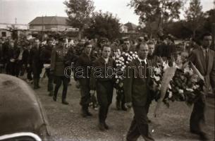 cca 1948 Trugli Pál (?-?) motorversenyző temetése, koporsóját oldalkocsis motorkerékpáron szállítják...