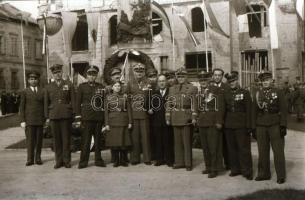1948 Budapest, katonai ünnepség a budai várban, díszszázad, főtisztek, 24 db vintage negatív Rózsa G...