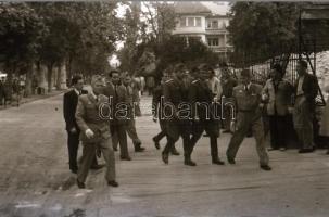 1948 Budapest, katonai ünnepség a budai várban, díszszázad, főtisztek, 24 db vintage negatív Rózsa G...