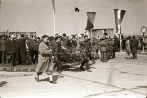 1948 Budapest, Steinmetz Miklós (első!) szobrának avatása és koszorúzása, 9 db szabadon felhasználha...