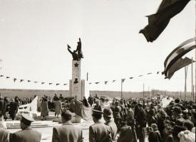 1948 Budapest, Steinmetz Miklós (első!) szobrának avatása és koszorúzása, 9 db szabadon felhasználha...