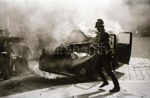 cca 1947 Kigyulladt automobil oltása, 5 db szabadon felhasználható vintage negatív, Rózsa György (?-...