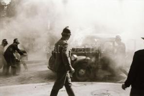 cca 1947 Kigyulladt automobil oltása, 5 db szabadon felhasználható vintage negatív, Rózsa György (?-...