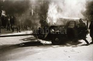 cca 1947 Kigyulladt automobil oltása, 5 db szabadon felhasználható vintage negatív, Rózsa György (?-...