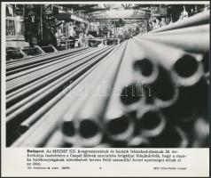 cca 1960-1985 Budapesti riportfotók az MTI-ből, feliratozva, 13 db vintage fotó, 20x24 cm és 27x18 c...