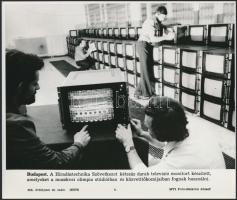 cca 1960-1985 Budapesti riportfotók az MTI-ből, feliratozva, 13 db vintage fotó, 20x24 cm és 27x18 c...