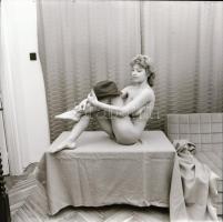 cca 1979 Szolidan erotikus felvételek, 8 db vintage negatív Menesdorfer Lajos (1941-2005) budapesti ...