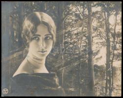 1904 Vintage lady (9 cm x 7 cm)