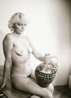 cca 1979 Szolidan erotikus felvételek, 7 db vintage negatív, 6x4,5 cm