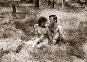 cca 1976 Akt modellek fotózása, szolidan erotikus felvételek, 36 db vintage negatív, 24x36 mm