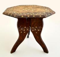 Kagylóhéj berakásos összecsukható fa asztalka, d: 31 cm, m: 30,5 m