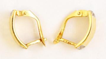 Arany (Au.) 14K fülbevaló pár, jelzett, kő berakással, 1,5×1×0,5 cm, bruttó 3,3 g