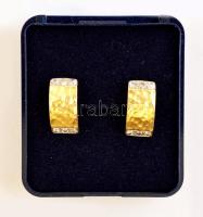 Arany (Au.) 14K fülbevaló pár, jelzett, kő berakással, 1,5×1×0,5 cm, bruttó 3,3 g