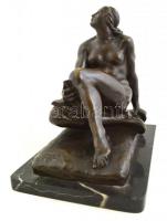 Lányi Dezső (1879-1951): Ülő női akt könyvvel 1929. Bronz, jelzett, márvány talapzattal a márványon ...