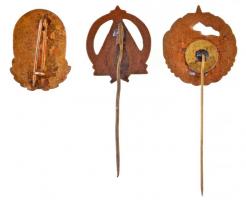 3db-os zománcozott jelvény és kitűző tétel a szocialista időszakból, benne "Lenfonó és Szövőipa...