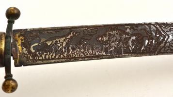 Vaddisznóölő tőr, kovácsolt, vadászmotívumos pengével, agancs nyéllel, tokkal, pengehossz: 38,5 cm, ...