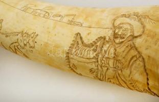 Nagyméretű szarvkürt, naiv-népi motívumos díszítéssel, kis lepattanásokkal, h: 60 cm