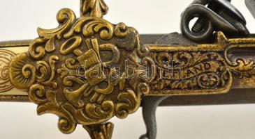 "Ketland" feliratos bajonett és minipisztoly (egyben) replikája, fém, hüvely nélkül, h:40 ...