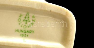 Hollóházi dísztál, matricás, jelzett, kis kopásokkal, d: 24 cm + Hollóházi népviseletes leány, kézze...