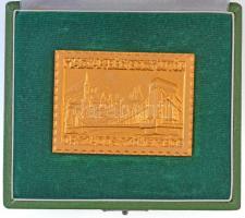 Iván István (1905-1968) ~1960. Magyar Bélyeggyűjtők Országos Szövetsége aranyozott fém emlékplakett, eredeti tokban (48x65mm) T:2