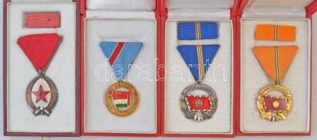Vegyes: 9db-os kitüntetés tétel, benne több "Munka Érdemrend" bronz és ezüst fokozatai val...