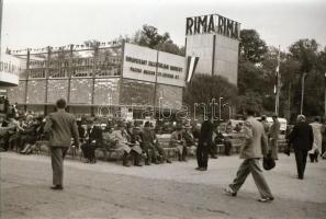 cca 1940 Budapest BNV, Szent Jobb körmenet, városképek 36 db  fotónegatív negatív tartóban
