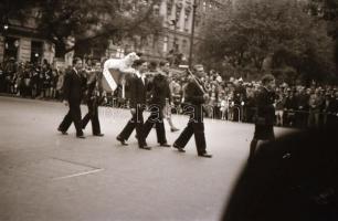 cca 1940 Budapest BNV, Szent Jobb körmenet, városképek 36 db  fotónegatív negatív tartóban