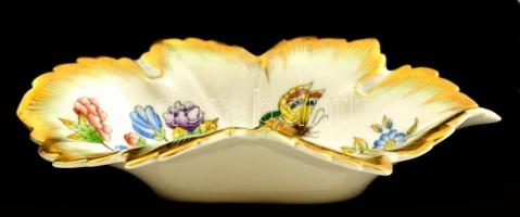 Herendi Viktória mintás leveles tálka, kézzel festett, jelzett, apró kopásnyomokkal, 15,5×8×4 cm