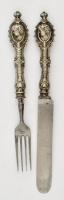 Ezüst(Ag) nyelű kés és villa, jelzett, h: 18 és 21 cm