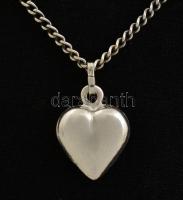 Ezüst(Ag) pancer nyaklánc, szív függővel, jelzett, h: 51 cm, 2,2x1,4 cm, nettó: 7,6 g