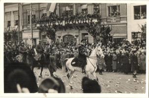 1938 Kassa, Kosice; bevonulás, Horthy Miklós fehér lovon / entry of the Hungarian troops