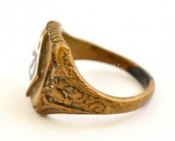 cca 1950 Újpesti Dózsa gyűrű, zománc-réz, eredeti dobozában, mérete: 58