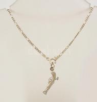 Ezüst(Ag) figaro karkötő, pisztoly függővel, jelzett, h: 21 cm, 2,8x1 cm, nettó: 3,6 g