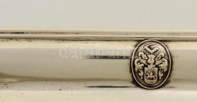 Ezüst(Ag) négyszögletes, pogácsalábas címeres névjegytálca, jelzett, 14,5x10,5 cm, nettó: 116 g