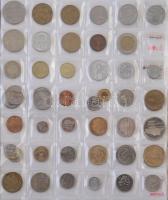 ~410db-os vegyes külföldi fémpénz tétel albumba rendezve, közte Ausztria, Írország, Japán, Lengyelor...