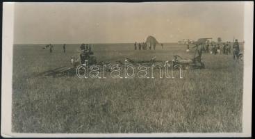 cca 1914-1920 Lezuhant repülőgép roncsai, fotó, 9x17 cm
