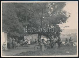 1939 Kassa, Lajos-forrás, piknik, hátoldalon feliratozott fotó, 12x17 cm
