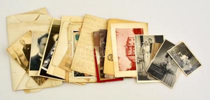 cca 1910-1970 Vegyes papírrégiség tétel, kb. 30 db, köztük fotók, igazolványok, okmányok, képeslapok