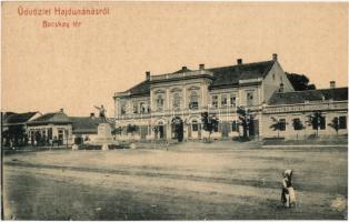 Hajdúnánás, Bocskay tér, Gazdasági Bank, Városháza, üzlet. W. L. Bartha Imre kiadása